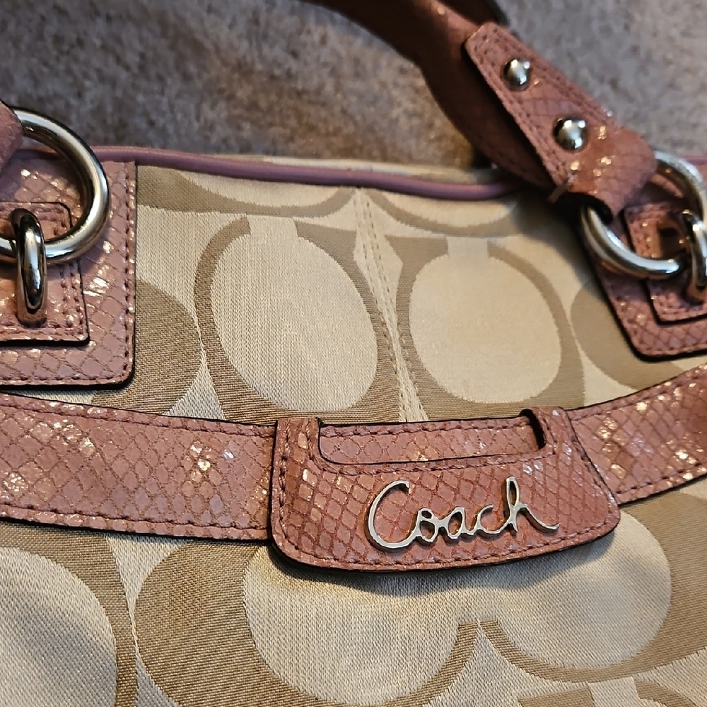 Vintage Coach Beige Canvas Shoulder Bag with Pink Trim - Picture 2 of 6